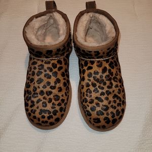 Leopard ugg ultra mini